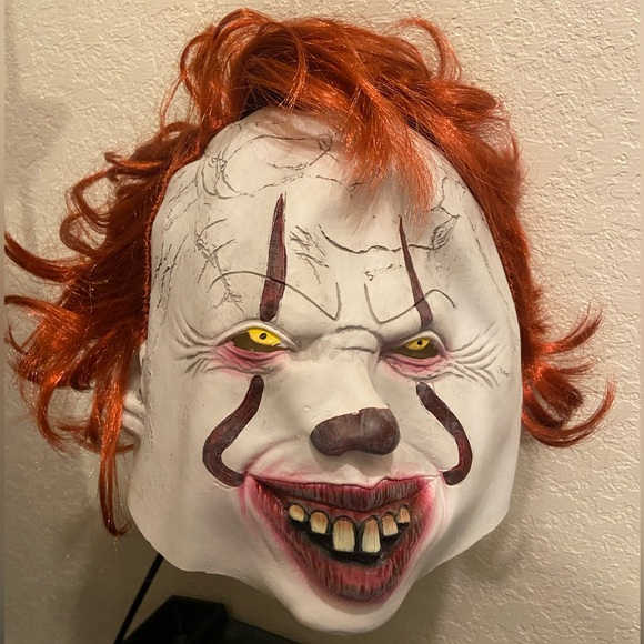 Pennywise Costume Mask BRAND NEW - Picture 1 of 3